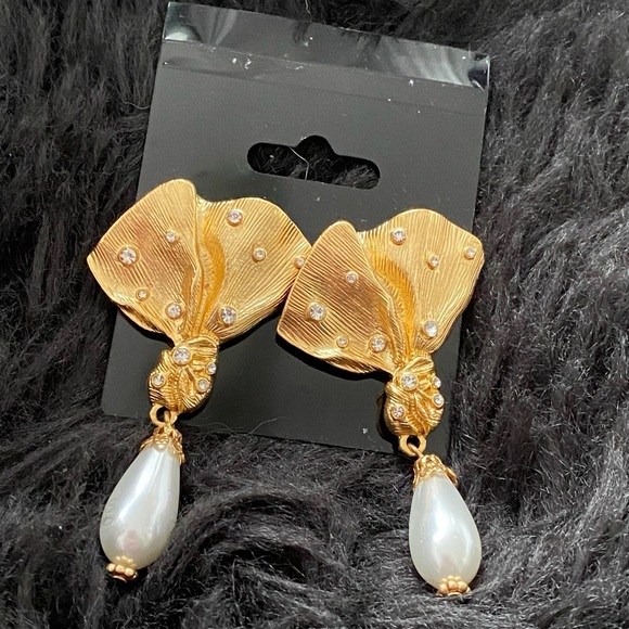 Kirks Folly Gold Tone Shell Pearl Drop Earrings NWOT - Picture 3 of 8